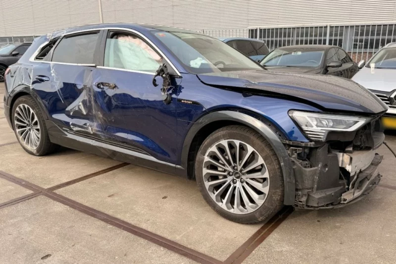 SUV accidenté avant