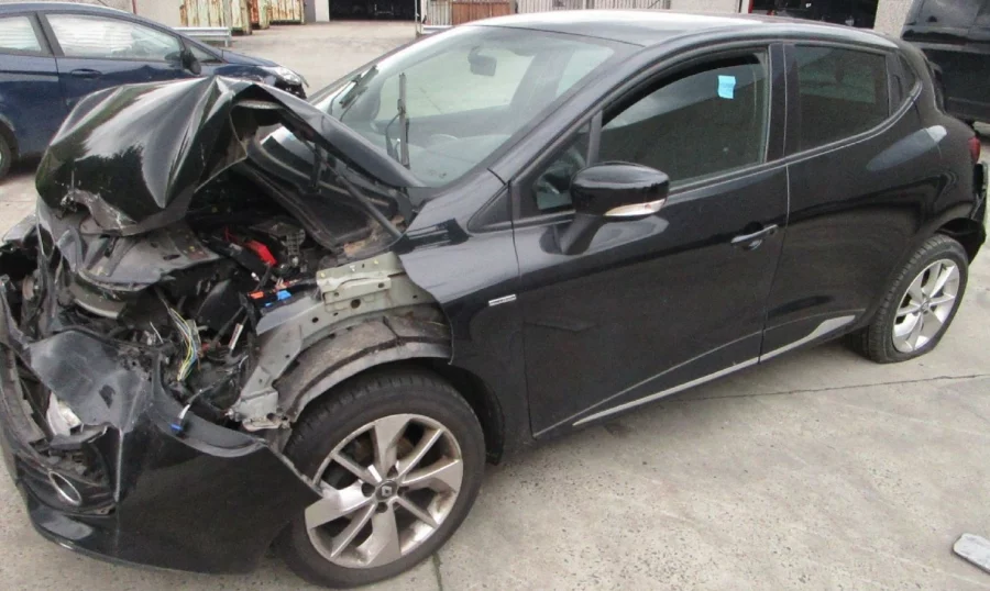 Renault Clio accidentée